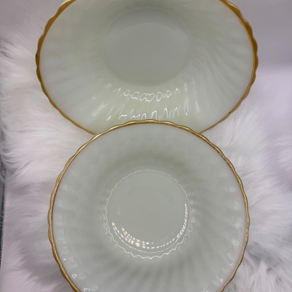 2 Vintage Fire King Anchor Hocking 8 1/2" Serving Bowls Green Milk Glass - Picture 3 of 10